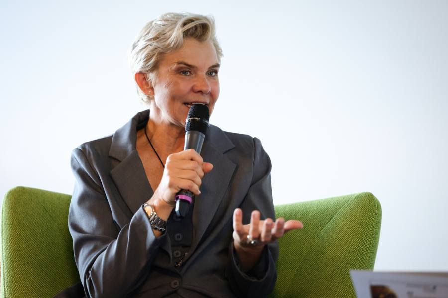 KI Mutmach Event Düsseldorf Panel 2: KI & Gesundheit. Stefanie Kemp. Vorständin Sana Kliniken AG.